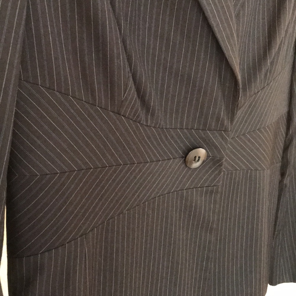 Like new! Black & blue pinstriped pant suit - Picture 6 of 10